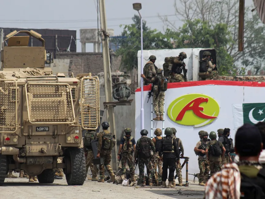 هجوم مسلح يودي بحياة 6 جنود باكستانيين قرب حدود أفغانستان