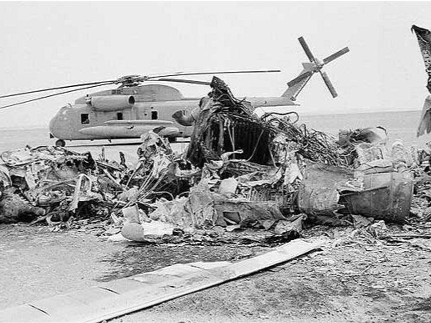 بعد تهديدات ترمب بعملية برية.. كيف فشلت أميركا بعملية "مخلب النسر" في إيران؟