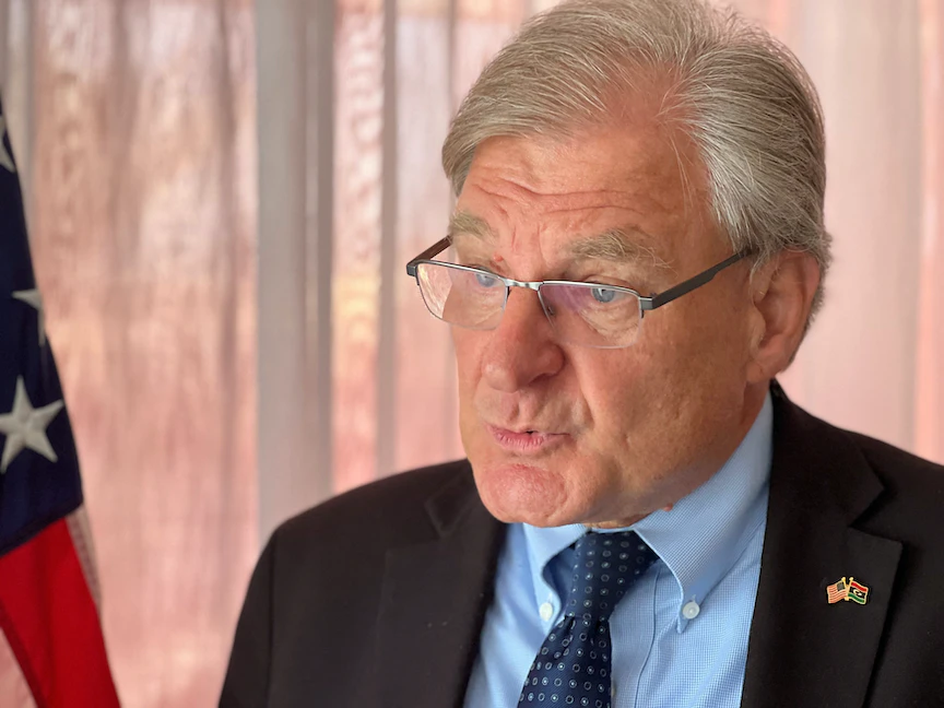 السفير الأميركي لدى ليبيا يتحدث في مقابلة مع رويترز في طرابلس. 28 يونيو 2022. - REUTERS