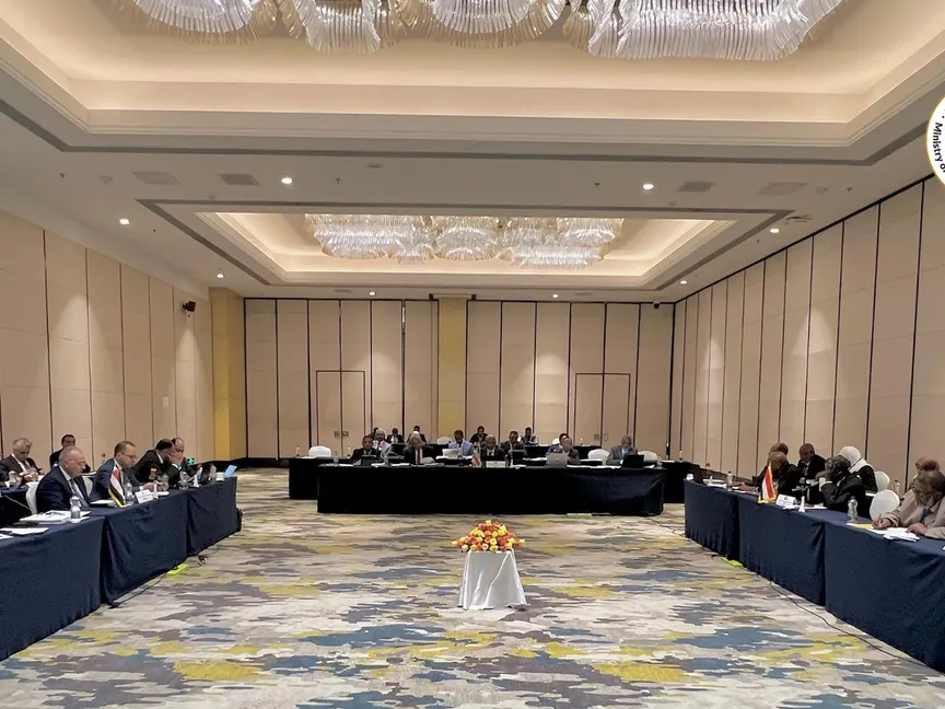 وفود مصر والسودان وإثيوبيا خلال مفاوضات بشأن سد النهضة في العاصة الإثيوبية أديس أبابا. 18 ديسمبر 2023 - facebook/mwriSpokesman/