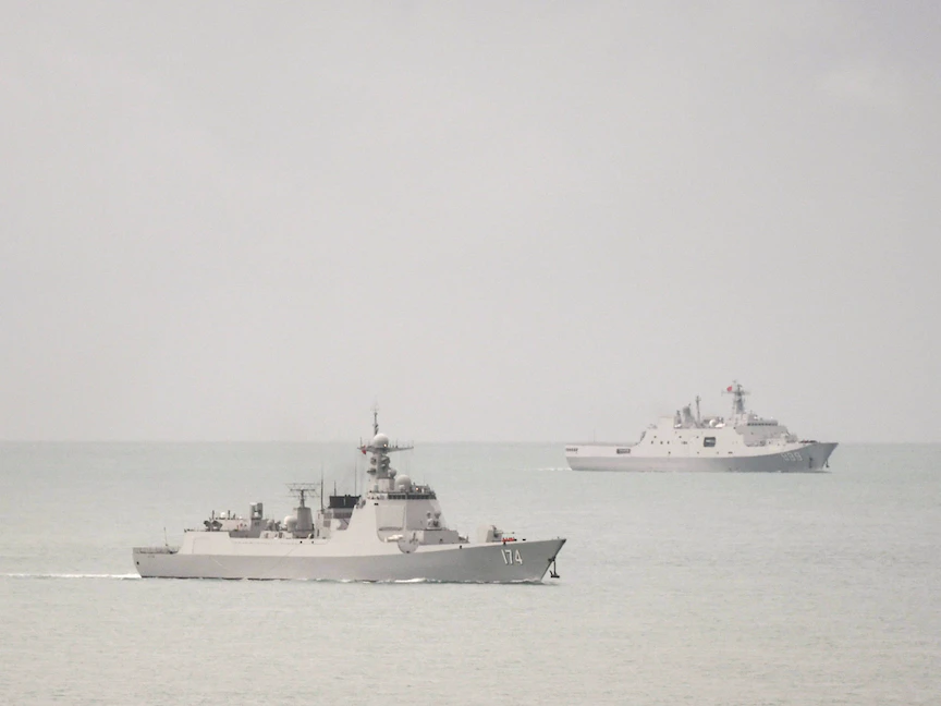 سفينتان حربيتان صينيتان في مضيق توريس بين أستراليا وإندونيسيا - 18 فبراير 2022 - via REUTERS