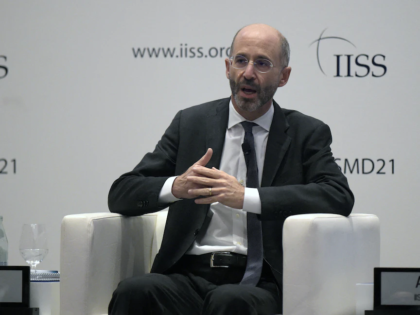 المبعوث الأميركي الخاص لإيران روبرت مالي خلال إحاطة إعلامية على هامش افتتاح الدورة الـ17 لحوار المنامة - 19 نوفمبر 2021. - AFP