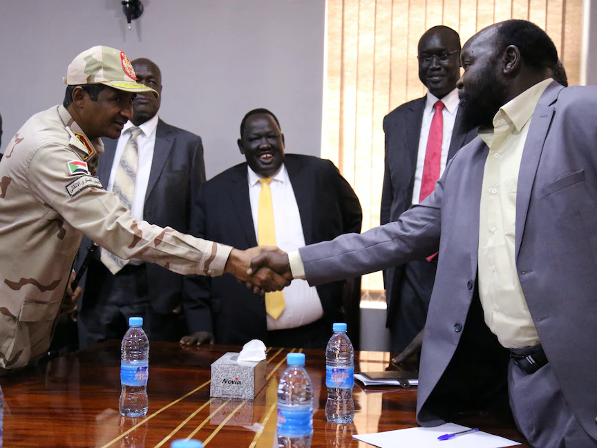 نائب رئيس مجلس السيادة السوداني الفريق أول محمد حمدان دقلو، يلتقي بزعيم الحركة الشعبية لتحرير السودان-شمال، عبد العزيز الحلو في جوبا، جنوب السودان، 27 يوليو 2019 - REUTERS