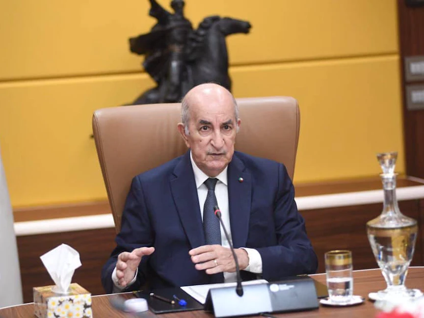 الرئيس الجزائري عبد المجيد تبون، خلال ترأسه جلسة لبحث القانون الجديد للانتخابات - 7 يناير 2021 - "الرئاسة الجزائرية"