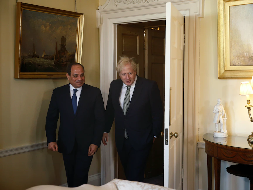 رئيس الوزراء البريطاني بوريس جونسون خلال لقاء سابق بالرئيس المصري عبد الفتاح السيسي في لندن، 21 يناير 2020. - REUTERS