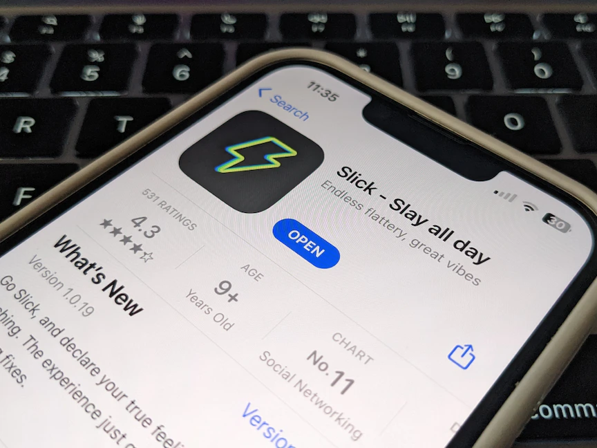 تطبيق "سليك" على شاشة أحد الهواتف - TechCrunch