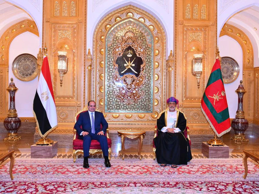 جانب من اللقاء الذي جمع الرئيس المصري وسلطان عمان هيثم بن طارق في مسقط. 27 يونيو 2022. - المتحدث الرسمي للرئاسة المصرية
