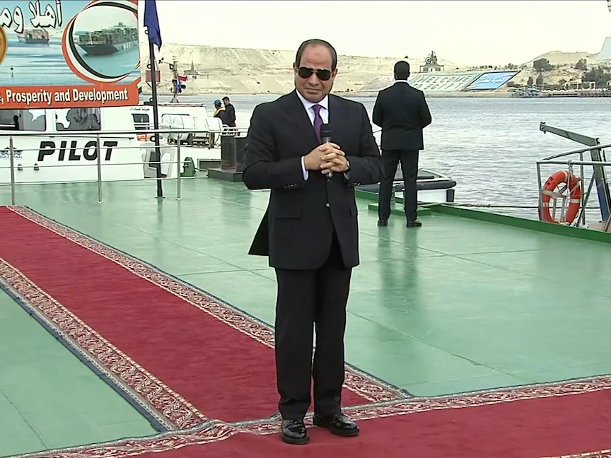 الرئيس المصري عبد الفتاح السيسي في مؤتمر صحافي عقب زيارته إلى مقر هيئة قناة السويس بالإسماعيلية - 30 مارس 2021 - - الرئاسة المصرية