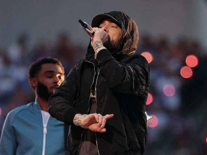 مغني الراب العالمي إيمينيم من حفل الاستراحة في بطولة كرة القدم الأميركية NFL Super Bowl 2022 - REUTERS