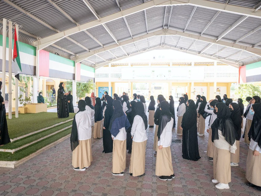 بسبب ارتفاع إصابات كورونا.. الإمارات تعيد نظام التعليم عن بعد