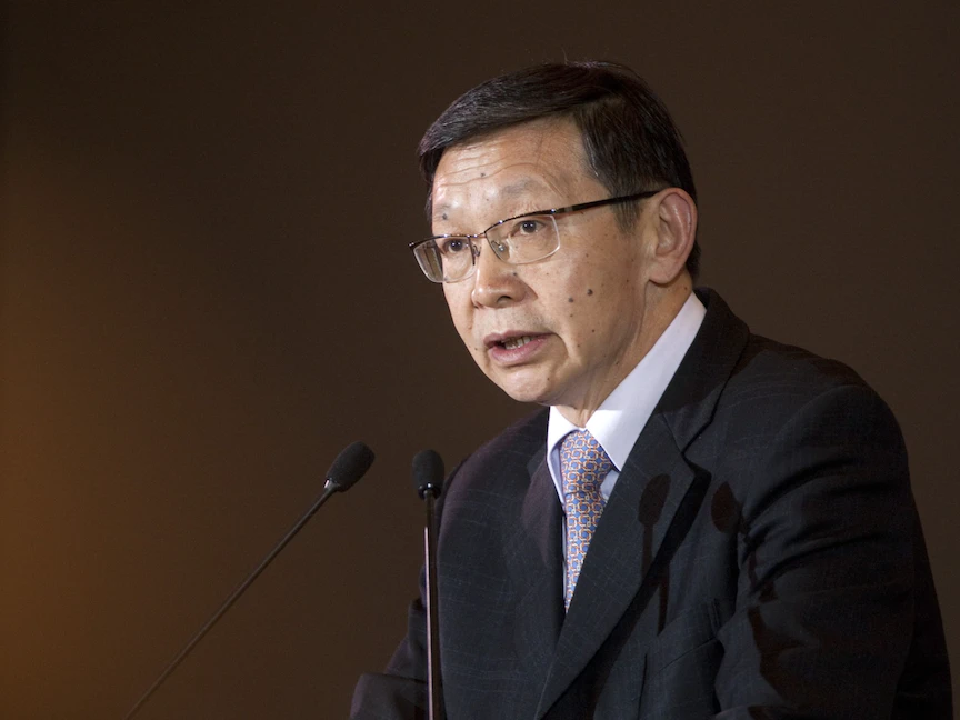 تساي إيشينج نائب الرئيس السابق للجنة تنظيم المصارف في الصين يتحدث خلال منتدى في بكين - 9 نوفمبر 2011 - Bloomberg