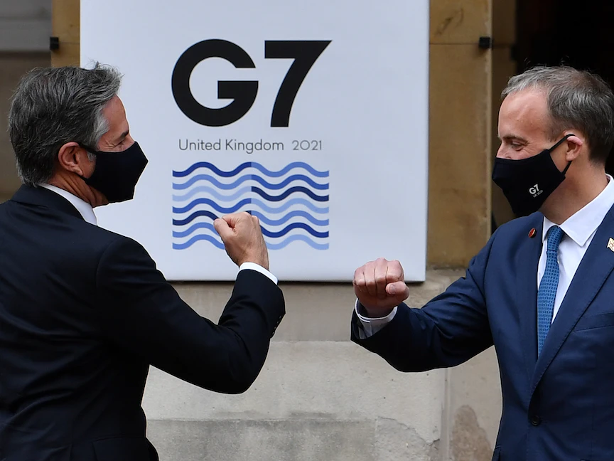 وزير الخارجية الأميركي أنتوني بلينكن ونظيره البريطاني دومينيك راب قبل اجتماع وزراء خارجية مجموعة السبع في لندن - 4 مايو 2021 - REUTERS