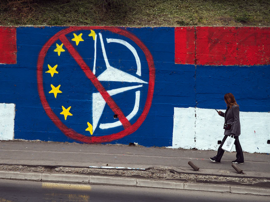 صربيا تعتزم شراء مقاتلات فرنسية.. وتتسلّم "سراً" منظومة صاروخية صينية