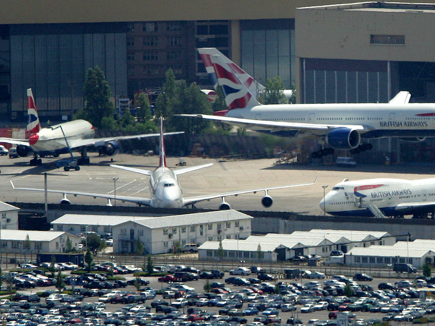 طائرات الخطوط الجوية البريطانية في مطار هيثرو بالعاصمة لندن - AFP