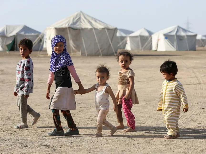 أطفال يمنيون في مخيم للنازحين بمحافظة الجوف شمال البلاد - REUTERS