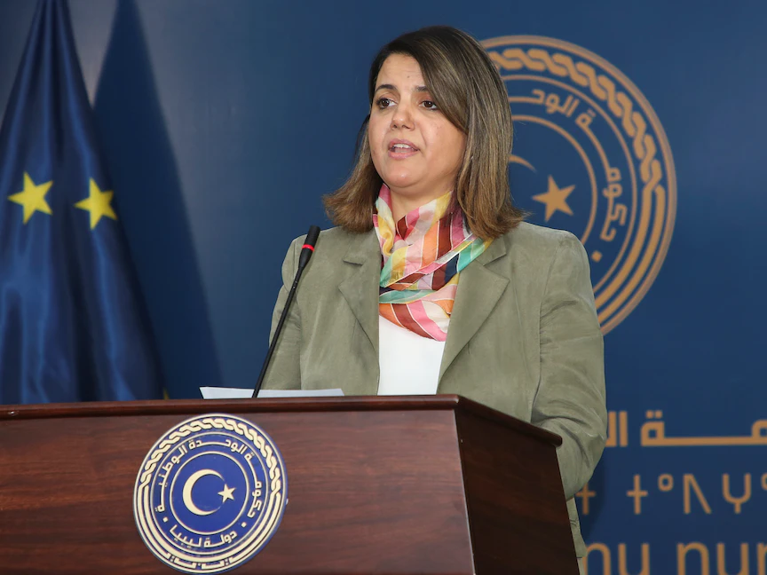 وزيرة الخارجية الليبية نجلاء المنقوش خلال مؤتمر صحافي مع رئيس المجلس الأوروبي شارل ميشيل في العاصمة طرابلس- 4 أبريل 2021 - REUTERS