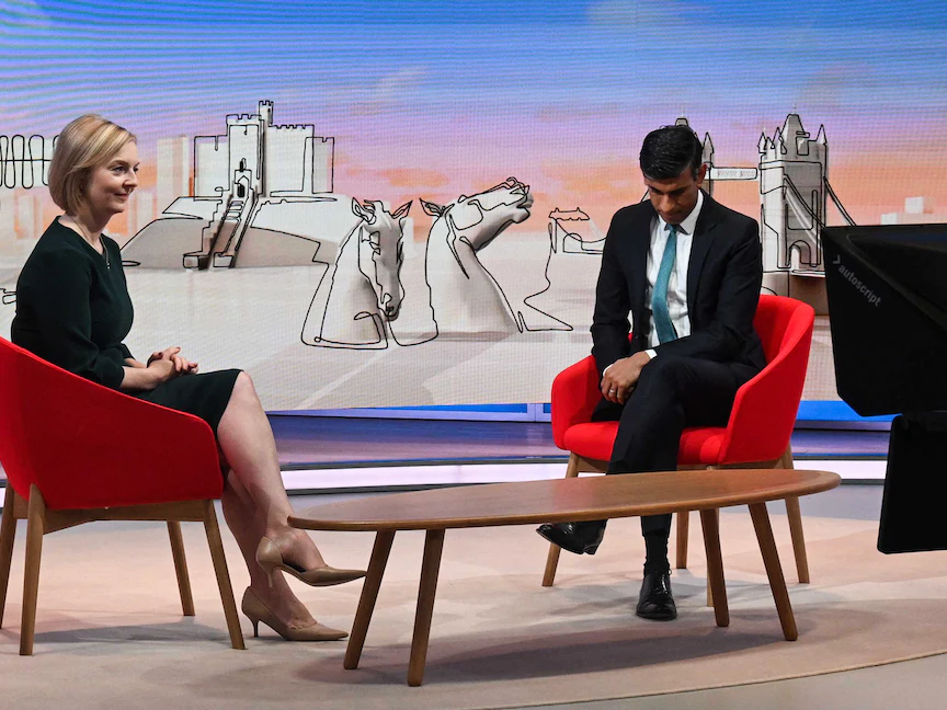 المرشحان لزعامة حزب المحافظين في بريطانيا وقيادة الحكومة المقبلة وزير المالية البريطاني السابق ريشي سوناك ووزيرة الخارجية ليز تروس خلال مقابلة مع شبكة "بي بي سي" البريطانية، لندن 4 سبتمبر 2022 - (Photo by Jeff OVERS / BBC / AFP)