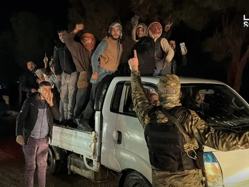 الجيش السوري يعلن السيطرة على مدينة الطبقة.. وماكرون يطالب بوقف الاشتباكات