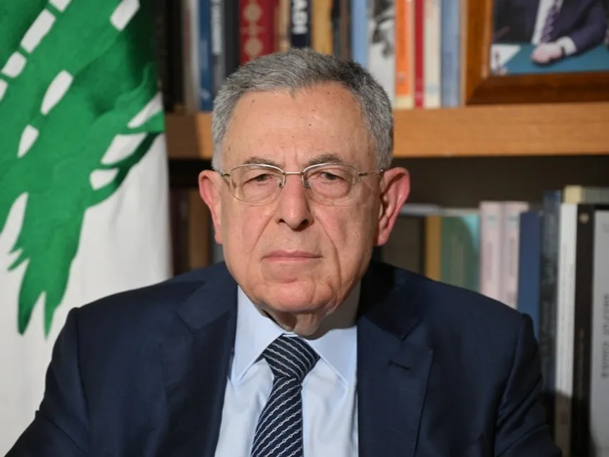 رئيس الحكومة اللبناني السابق فؤاد السنيورة خلال مقابلة مع "إندبندنت عربية". 7 مايو 2025 - إندبندنت عربية