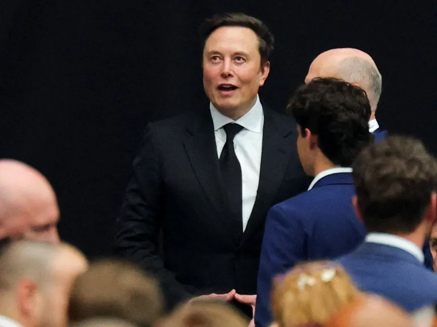 الملياردير الأميركي إيلون ماسك خلال مراسم تأبين الناشط اليميني تشارلي كيرك في ولاية أريزونا. 21 سبتمبر 2025 - REUTERS