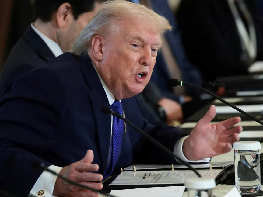 الرئيس الأميركي دونالد ترمب يجتمع مع مسؤولين تنفيذيين لكبرى شركات النفط بالبيت الأبيض. 9 يناير 2026 - REUTERS