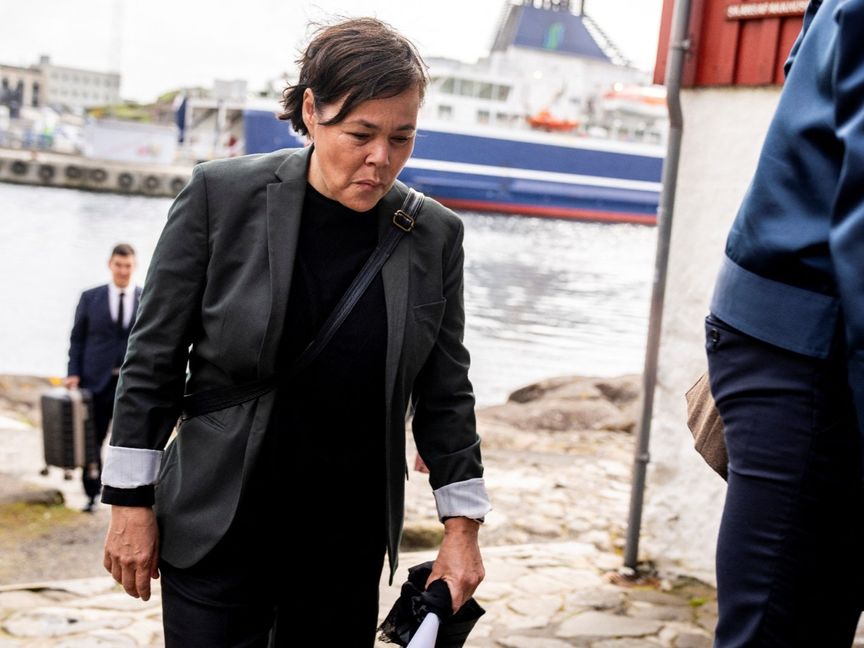 وسط توترات مع أميركا.. وزيرة خارجية جرينلاند تستقيل من منصبها