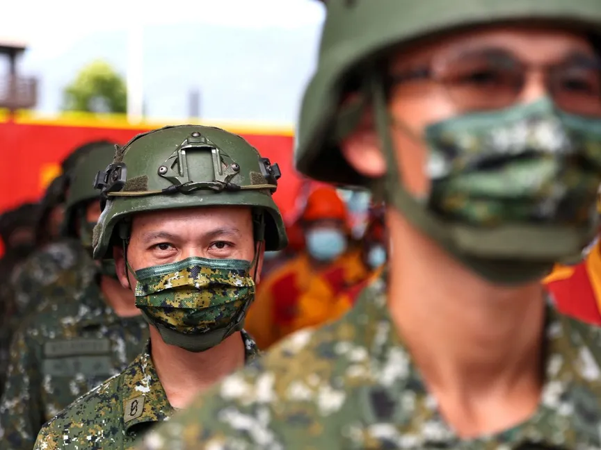 عناصر من الجيش التايواني خلال تدريبات عسكرية سنوية في الجزء الجنوبي الشرقي من الجزيرة- 21 سبتمبر 2022 - REUTERS