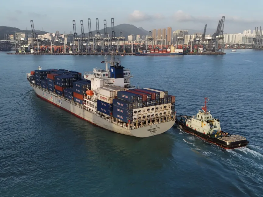 غرق سفينة صينية بعد حادث اصطدام وفقدان اثنين من طاقمها