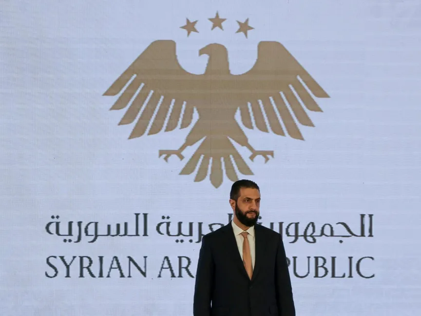 الرئيس السوري أحمد الشرع خلال حفل بالعاصمة دمشق لتوقيع مذكرة تفاهم للاستثمار في سوريا- 6 أغسطس 2025 - Reuters