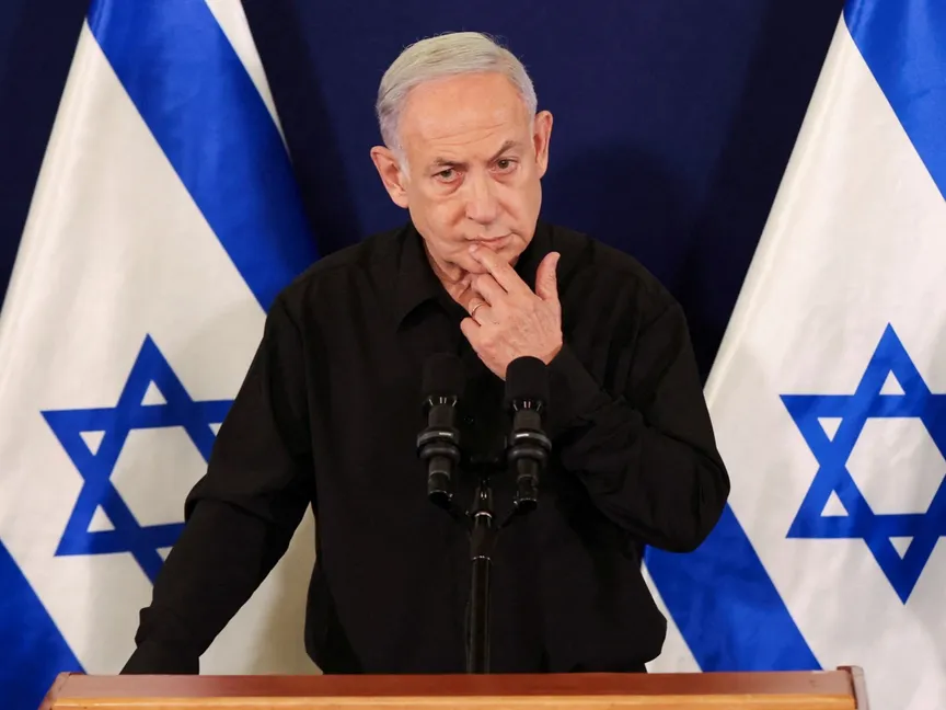 رئيس الوزراء الإسرائيلي بنيامين نتنياهو خلال مؤتمر صحافي في قاعدة كيريا العسكرية بتل أبيب. 28 أكتوبر 2023 - Reuters