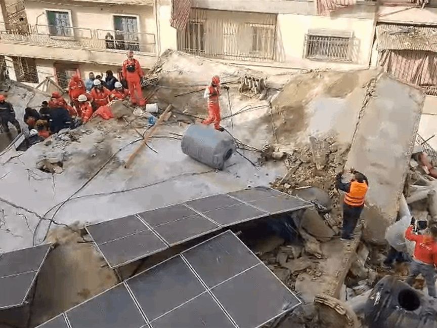انهيار مبنى سكني في شمال لبنان.. وعمليات بحث عن مفقودين