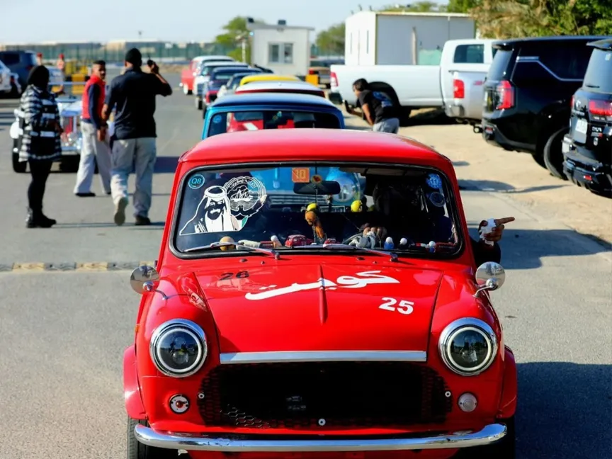 الكويت.. هواة السيارات القديمة يستعرضون أيقوناتهم النادرة