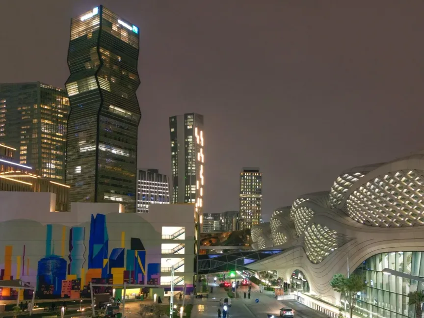 مايكروسوفت تكمل إنشاء 3 مناطق إتاحة بمراكز "أزور" في السعودية