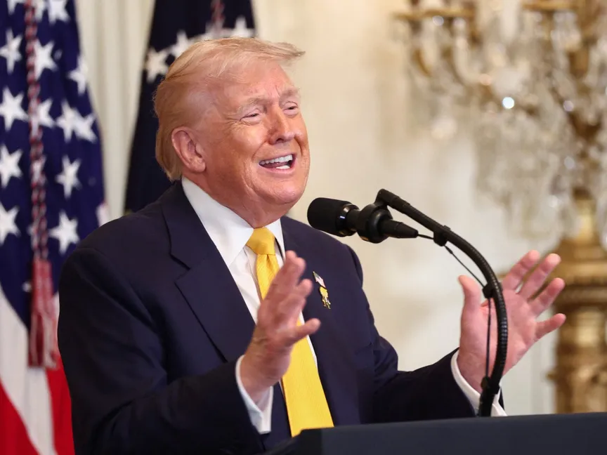 الرئيس الأميركي دونالد ترمب يتحدث خلال حفل استقبال بمناسبة شهر تاريخ الأميركيين من أصول إفريقية في البيت الأبيض في واشنطن العاصمة، الولايات المتحدة. 18 فبراير 2026 - Reuters