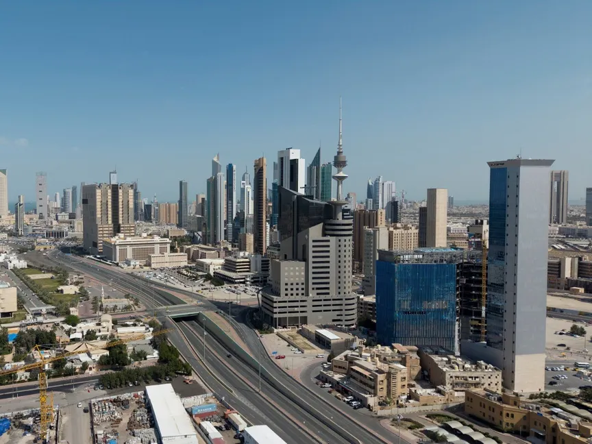 الكويت والإمارات تعلنان التعامل مع هجمات بطائرات مسيرة