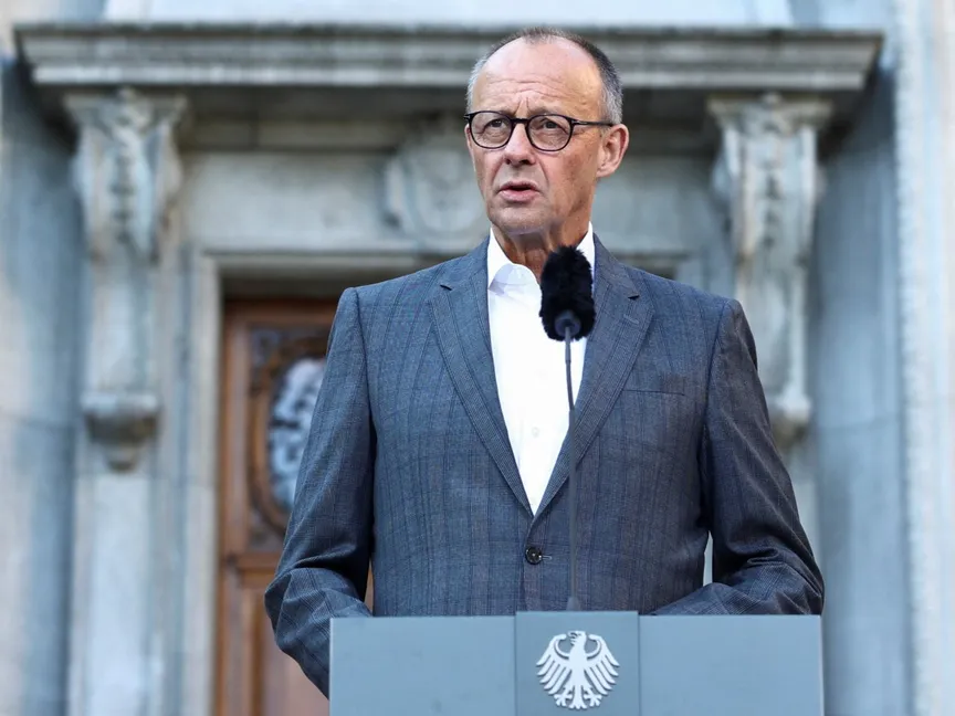 المستشار الألماني فريدريش ميرتس يدلي ببيان قبل بدء اجتماع مجلس الوزراء الذي يستمر يومين في برلين. 30 سبتمبر 2025 - Reuters