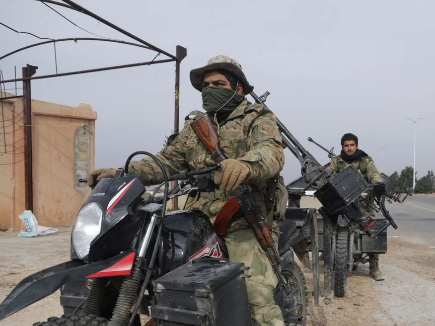 عناصر من فصائل المعارضة المسلحة في ريف حمص. سوريا. 7 ديسمبر 2024 - REUTERS