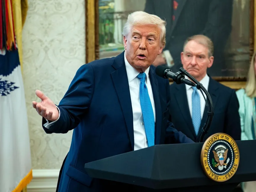 الرئيس الأميركي دونالد ترمب في المكتب البيضاوي بالبيت الأبيض. 22 أبريل2025 - Bloomberg