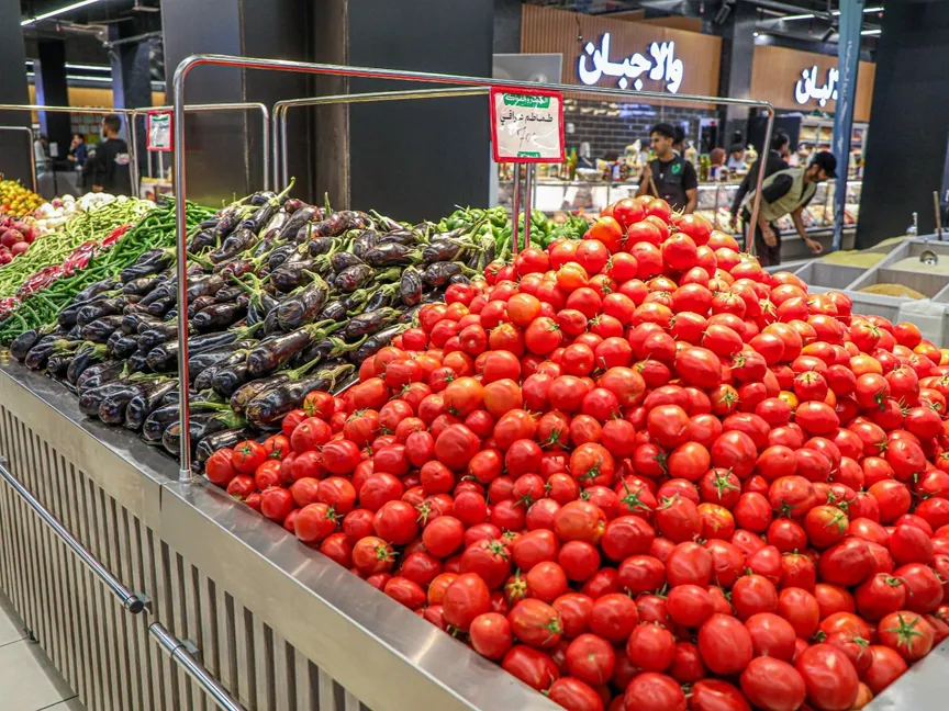 خضار بعضها محلية الإنتاج معروضة في أحد الأسواق الشعبية في العراق- فبراير 2026 - وكالة الأنباء العراقية "واع"