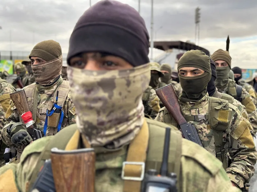 لبنان يسلم عشرات الضباط من "نظام الأسد" إلى الإدارة الجديدة في سوريا