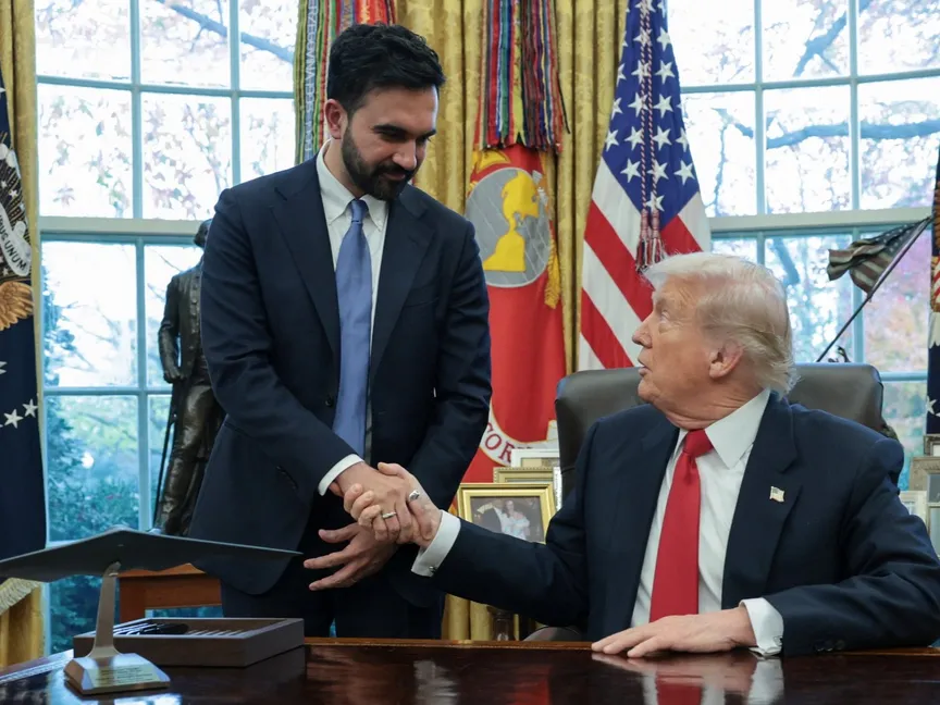 الرئيس الأميركي دونالد ترمب خلال لقائه مع عمدة مدينة نيويورك زهران ممداني في البيت الأبيض بالعاصمة واشنطن. 21 نوفمبر 2025 - REUTERS