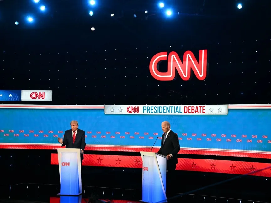 الرئيسان الأميركيان الحالي جو بايدن والسابق دونالد ترمب في المناظرة الرئاسية الأولى لانتخابات 2024 باستوديوهات CNN في أتلانتا بولاية جورجيا الأميركية. 27 يونيو 2024 - AFP - AFP