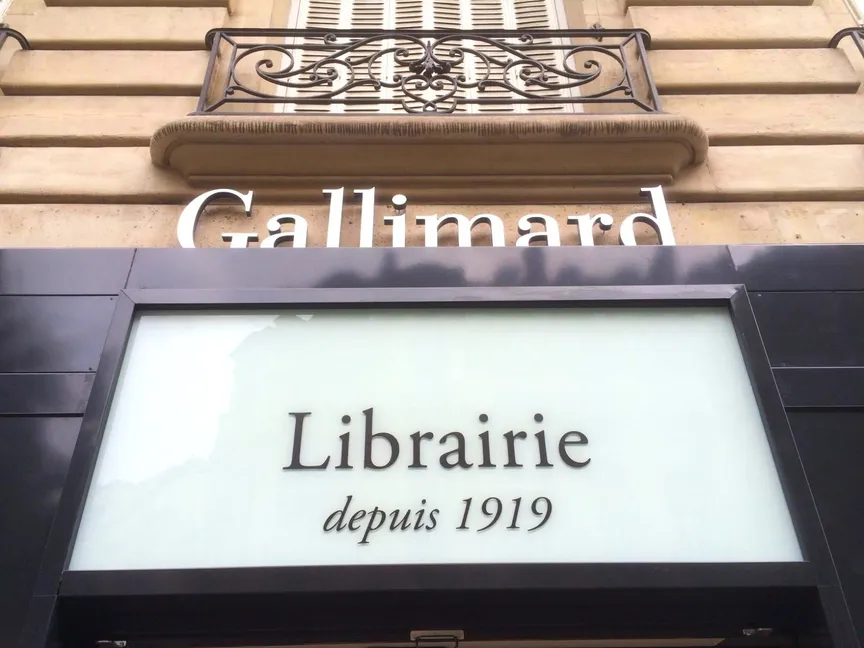 تعليق نشر "حياتي مع فرانسوا ميتران" بعد استقالة جاك لانج