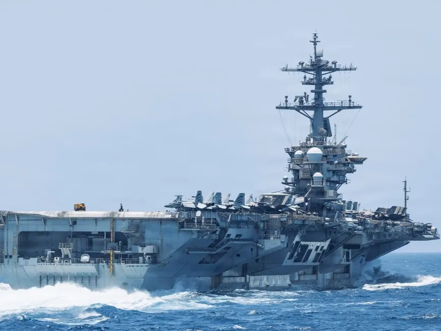 حاملة الطائرات الأميركية "أبراهام لينكولن" تبحر في بحر العرب. 2 يونيو 2026 - x/CENTCOM