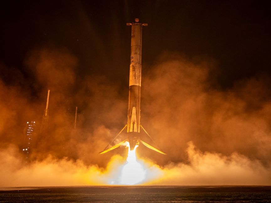 "سبيس إكس" تطلق طاقماً إلى محطة الفضاء الدولية