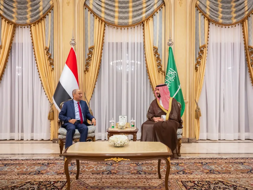 وزير الدفاع السعودي الأمير خالد بن سلمان يلتقي رئيس الوزراء اليمني الجديد سالم صالح بن بريك. 5 مايو 2025 - x/kbsalsaud