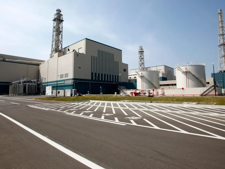 المفاعل رقم 7 لشركة طوكيو للطاقة الكهربائية (تيبكو) في محطة كاشيوازاكي كاريوا النووية في اليابان. 9 مايو 2009. - reuters