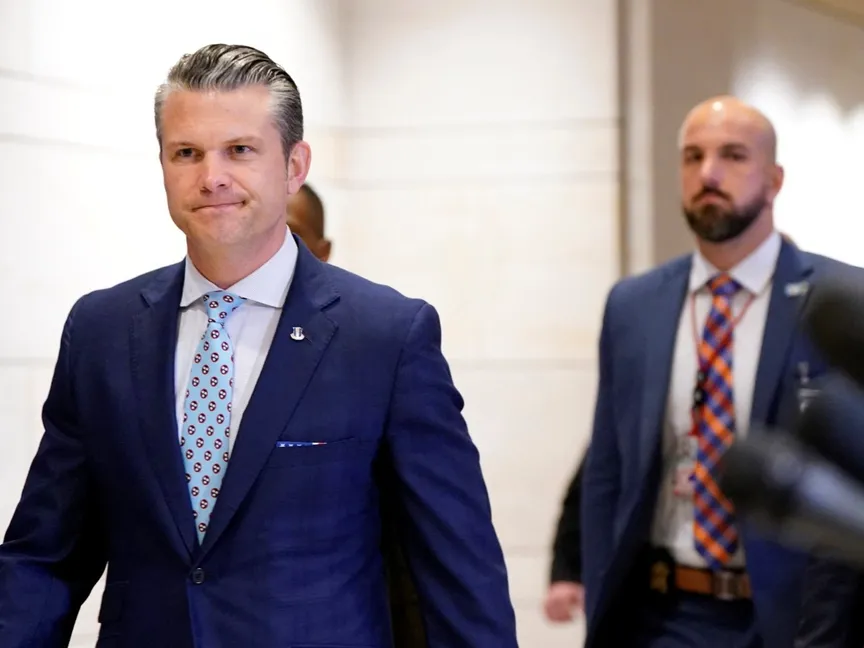 وزير الدفاع الأميركي بيت هيجسيث في مبنى الكابيتول في واشنطن العاصمة، الولايات المتحدة، 27 يونيو 2025 - REUTERS