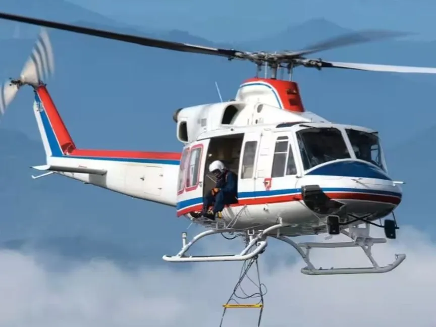 طائرة من طراز BELL 412 مماثلة لتلك التي كان يستقلها الرئيس الإيراني إبراهيم رئيسي. - bellflight.com