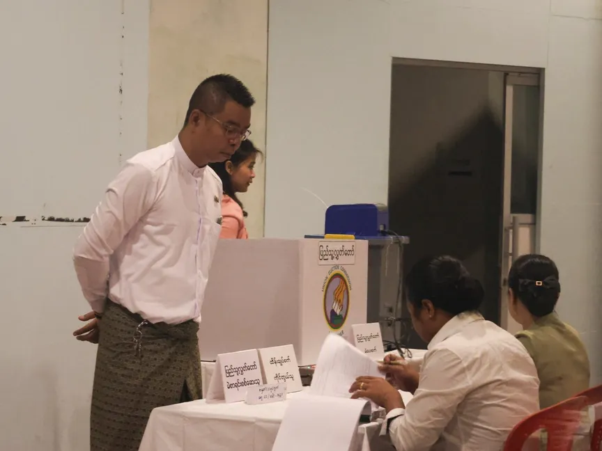 ميانمار.. الناخبون يدلون بأصواتهم في أول انتخابات منذ انقلاب 2021